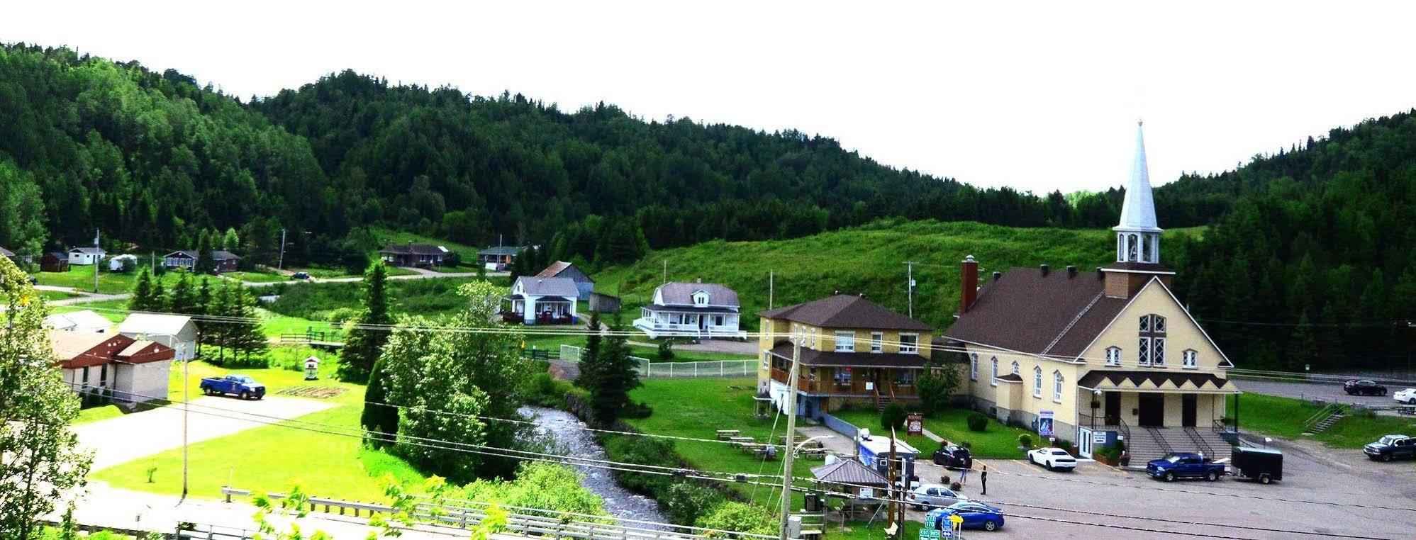 Auberge Du Presbytere De Riviere-Eternite Riviere Eternite Exteriör bild