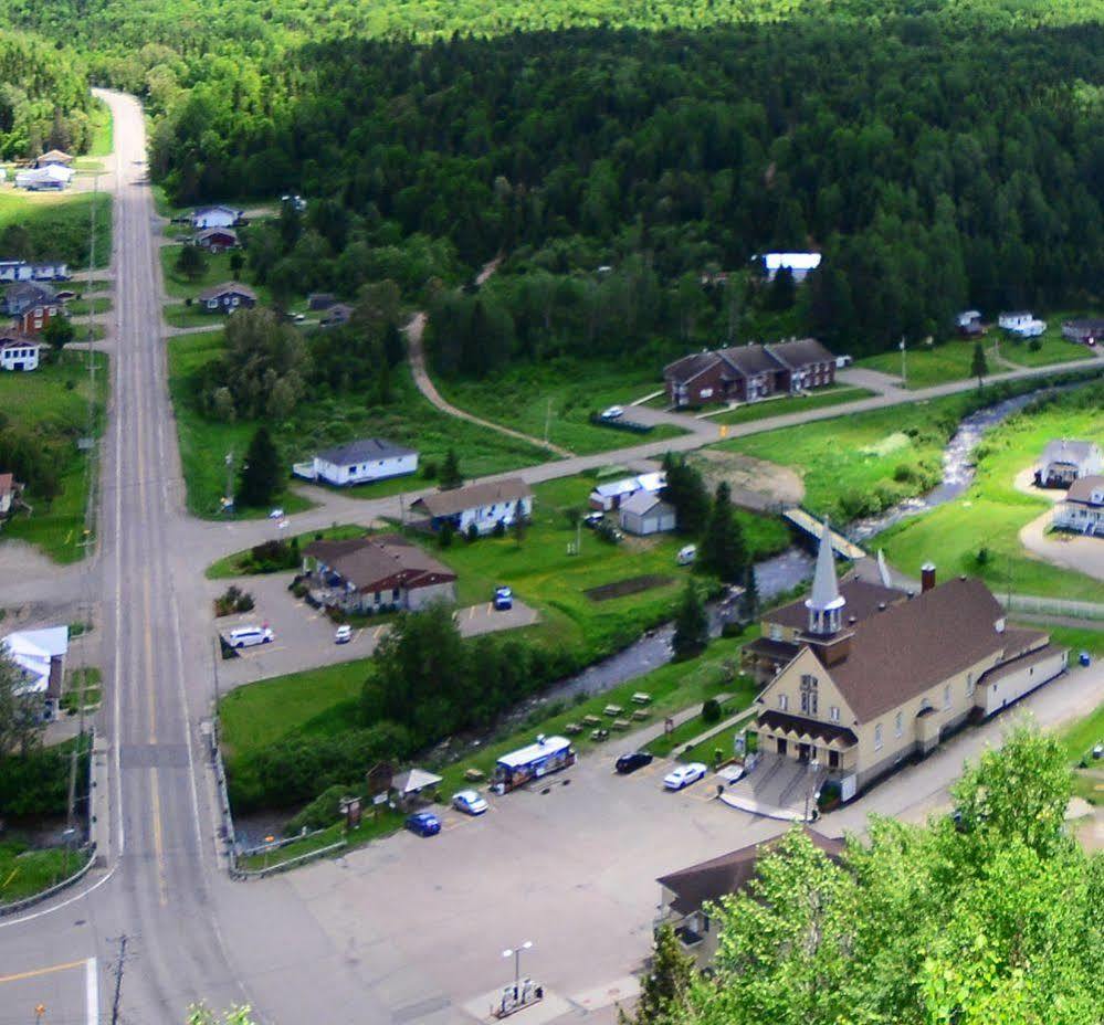 Auberge Du Presbytere De Riviere-Eternite Riviere Eternite Exteriör bild